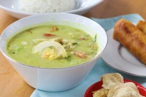 Kuchnia Indonezyjska - zupa Soto Ayam