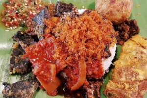 Aromatyczne Nasi Padang - Kuchnia indonezyjska z Sumatry