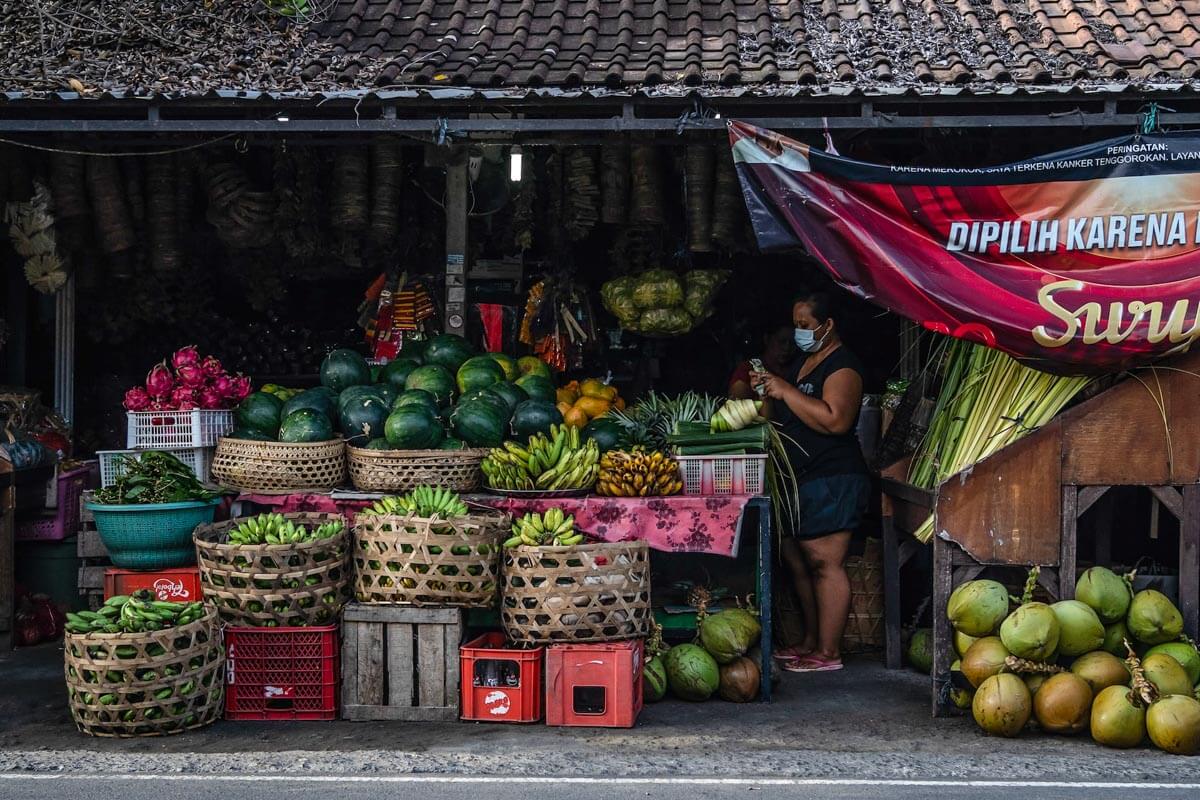 Wyjazd kulinarny do Indonezji - zakupy na przydrożnych straganie