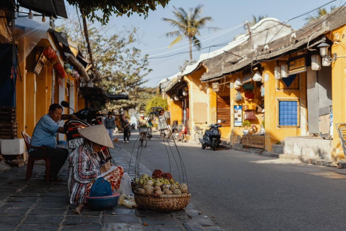 Owoce egzotyczne do kupienia na ulicy - Hoi An Wietnam