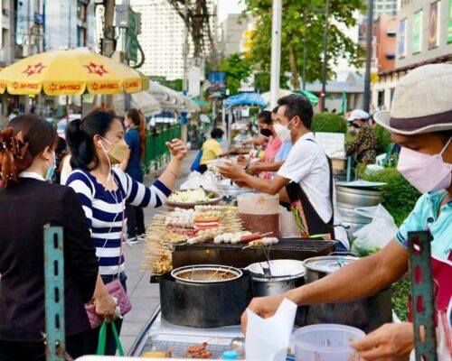 Wyjazd do Tajlandii - degustacja tajskich specjałów na ulicy