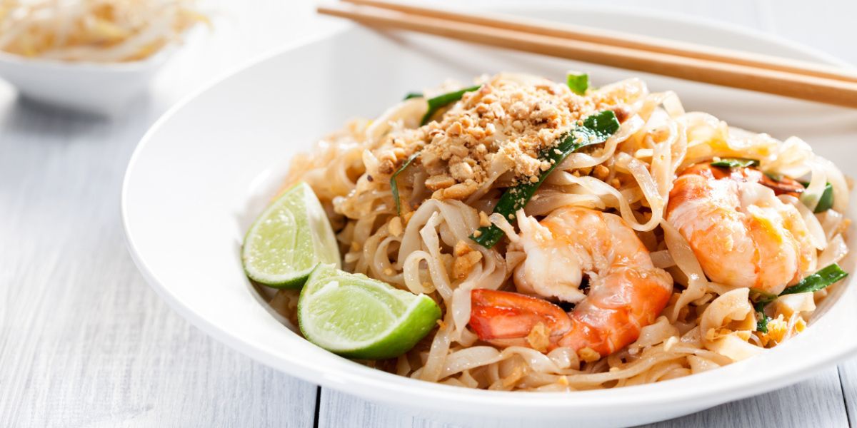 Przepis na Pad Thai z krewetkami i makaronem ryżowym
