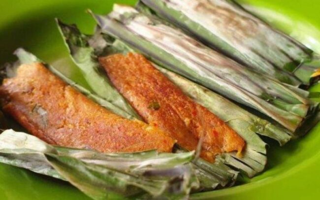 Grillowana pasta rybna Otak-Otak - uliczny przysmak z Malezji