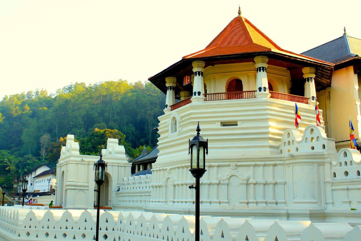 Świątynia w mieście Kandy - Wycieczka na Sri Lankę