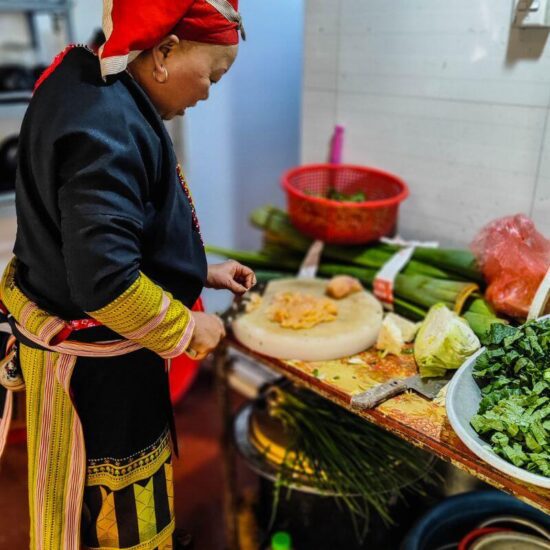 wycieczka do wietnamu - wizyta u czerwonych dao