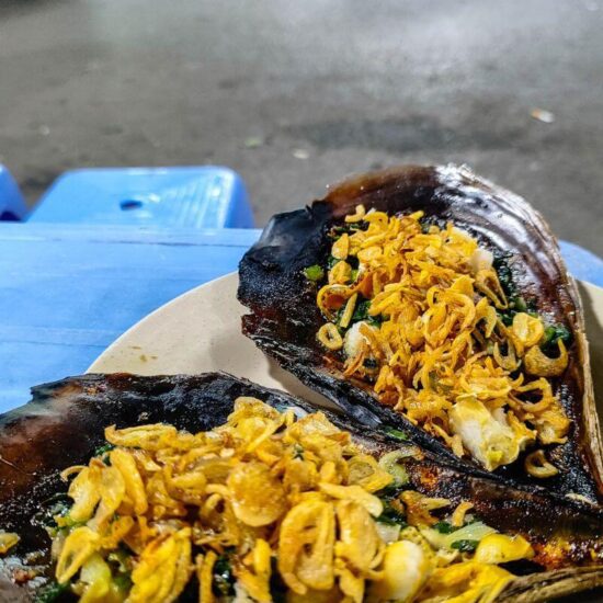 wyjazd kulinarny do Wietnamu - ostrygi z czosnkiem